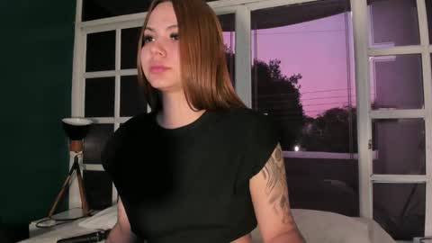 Snapshot of bella01_ chatting on 02-28-26, 11:33 BELLA online show from 02-28-26, 11:33