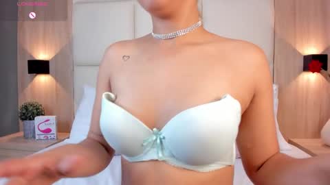 Bella cam online show from 01-25-25, 07:07
