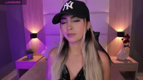 Bella cam online show from 09-20-25, 07:37