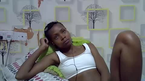 Snapshot of bella307697 chatting on 10-22-25, 04:02 Bella online show from 10-22-25, 04:02