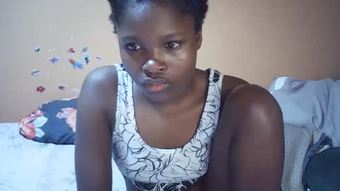 Snapshot of bella307697 chatting on 11-28-25, 02:03 Bella online show from 11-28-25, 02:03