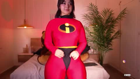 Snapshot of bella__donne chatting on 10-19-25, 04:07 online show from 10-19-25, 04:07