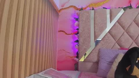 Snapshot of bella__sweets chatting on 02-02-26, 10:36 Melanie online show from 02-02-26, 10:36