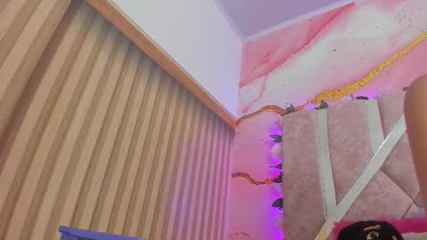 Snapshot of bella__sweets chatting on 02-03-26, 10:42 Melanie online show from 02-03-26, 10:42