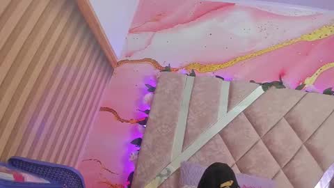 Snapshot of bella__sweets chatting on 02-05-26, 10:31 Melanie online show from 02-05-26, 10:31