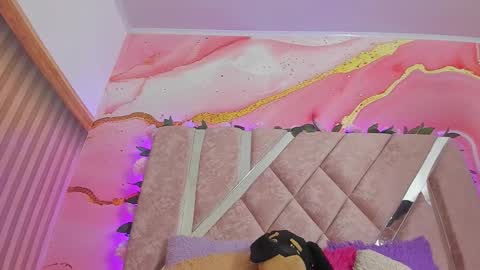 Snapshot of bella__sweets chatting on 02-14-26, 10:34 Melanie online show from 02-14-26, 10:34