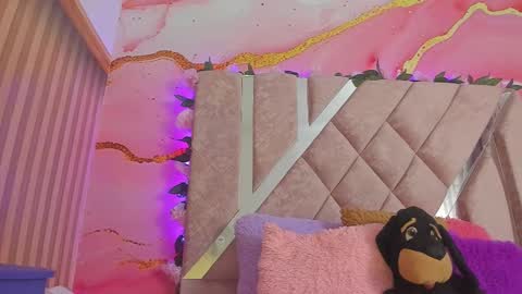 Snapshot of bella__sweets chatting on 02-21-26, 10:38 Melanie online show from 02-21-26, 10:38