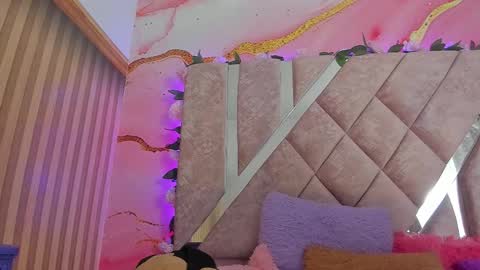 Snapshot of bella__sweets chatting on 02-26-26, 10:25 Melanie online show from 02-26-26, 10:25