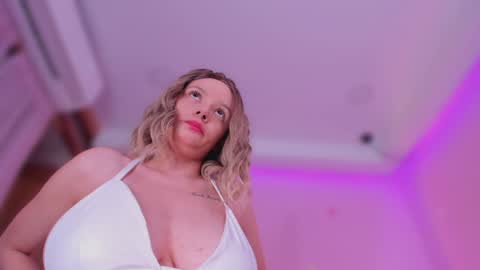 isabella online show from 03-05-25, 09:48