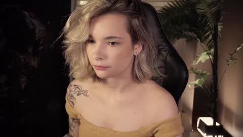 Snapshot of bella_alita chatting on 01-25-25, 08:53 lita online show from 01-25-25, 08:53