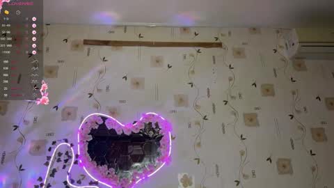 Snapshot of bella_and_alice chatting on 10-31-25, 06:20 bella_and_alice online show from 10-31-25, 06:20