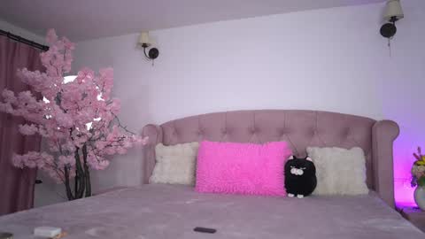 Snapshot of bella_blonda chatting on 02-03-26, 10:48 Emma Bella online show from 02-03-26, 10:48