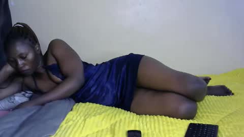 bella_c8 online show from 09-10-25, 12:32