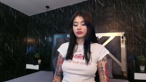 Snapshot of bella_clarck chatting on 09-27-25, 03:11 BELLA CLARCK online show from 09-27-25, 03:11