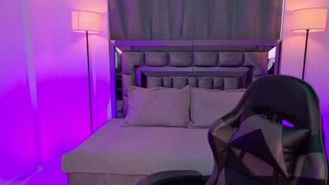 Bella  online show from 03-26-26, 01:06