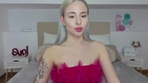 Snapshot of bella_crazyy chatting on 06-11-26, 06:44 Bella online show from 06-11-26, 06:44