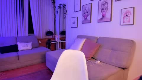 Snapshot of bella_es chatting on 09-10-25, 11:27 Onlyfans isa bella 23 online show from 09-10-25, 11:27