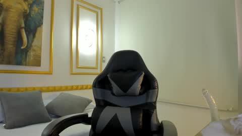 B E L L A online show from 03-17-26, 07:06