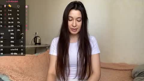 Snapshot of bella_gasp chatting on 06-18-26, 06:13 Jane online show from 06-18-26, 06:13