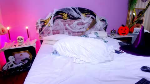 Snapshot of bella_hex chatting on 10-31-25, 11:39 Bella online show from 10-31-25, 11:39