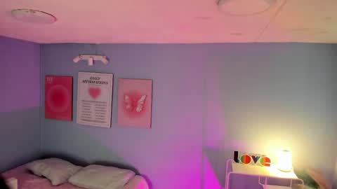  Bella  online show from 04-16-26, 07:47