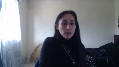 Snapshot of bella_luna34 chatting on 05-12-26, 03:31 bella_luna34 online show from 05-12-26, 03:31