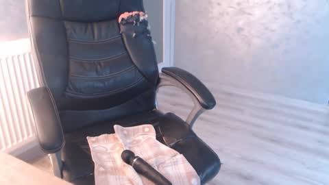 Snapshot of bella_miax chatting on 01-13-25, 12:02 online show from 01-13-25, 12:02