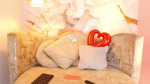 Snapshot of bella_moonlight_cr chatting on 07-20-26, 04:27 BELLA online show from 07-20-26, 04:27