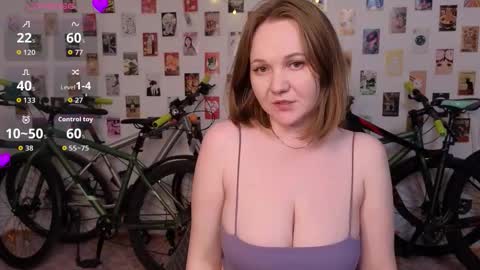 Snapshot of bella_murrrr chatting on 11-14-25, 07:45 Bella online show from 11-14-25, 07:45