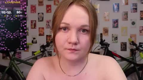 Snapshot of bella_murrrr chatting on 11-28-25, 04:09 Bella online show from 11-28-25, 04:09