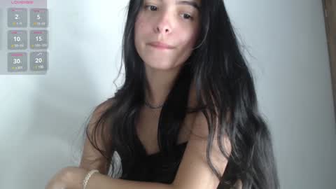 Snapshot of bella_musee chatting on 01-09-25, 03:04 online show from 01-09-25, 03:04