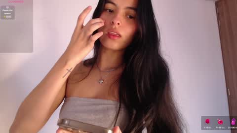 Snapshot of bella_musee chatting on 02-05-25, 09:18 online show from 02-05-25, 09:18