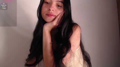 Snapshot of bella_musee chatting on 02-13-25, 10:54 online show from 02-13-25, 10:54