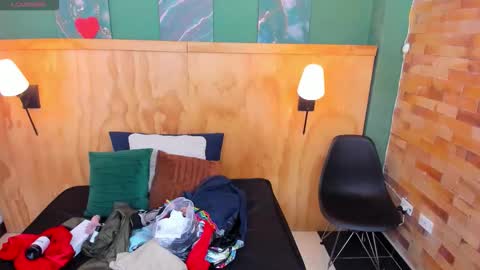 Snapshot of bella_riviera chatting on 10-13-25, 07:03 Bella Riviera online show from 10-13-25, 07:03