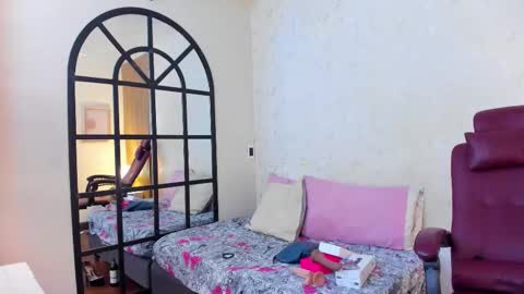 Snapshot of bella_riviera chatting on 10-22-25, 12:05 Bella Riviera online show from 10-22-25, 12:05