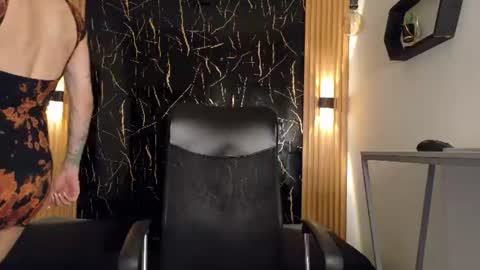 Snapshot of bella_salvatore chatting on 06-20-26, 08:44 online show from 06-20-26, 08:44