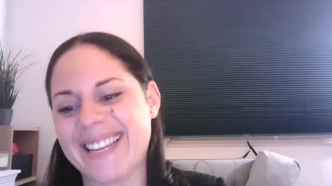 Snapshot of bella_sexy_feet chatting on 12-14-24, 05:03 bella_sexy_feet online show from 12-14-24, 05:03