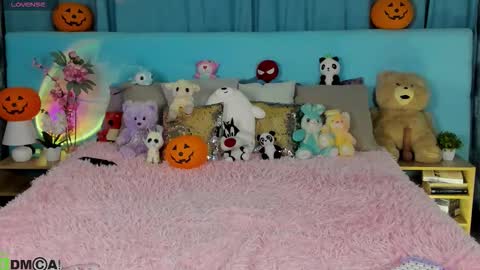 Bella online show from 10-28-25, 12:14