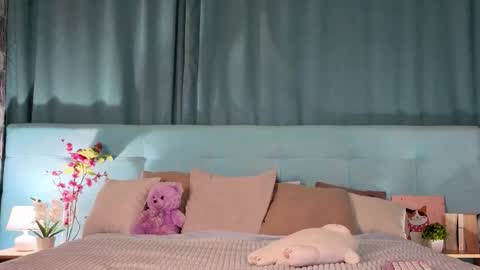 Snapshot of bella_stewartt chatting on 02-20-26, 01:02 Bella online show from 02-20-26, 01:02