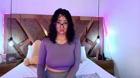 Bella Swwan  online show from 04-25-26, 01:52