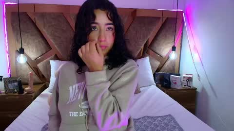 Bella Swwan  online show from 04-29-26, 02:21