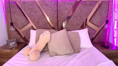 Snapshot of bella_swwan_ chatting on 06-18-26, 06:34 Bella Swwan online show from 06-18-26, 06:34