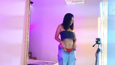 Snapshot of bella_swwan_ chatting on 06-26-26, 02:21 Bella Swwan online show from 06-26-26, 02:21