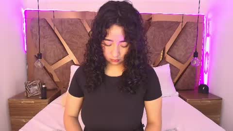 Snapshot of bella_swwan_ chatting on 07-01-26, 01:56 Bella Swwan online show from 07-01-26, 01:56
