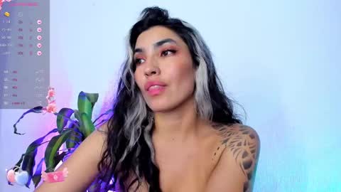 Snapshot of bella_thorne3 chatting on 12-06-24, 11:25 Bella online show from 12-06-24, 11:25