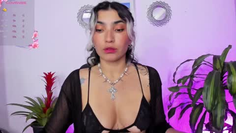 Snapshot of bella_thorne3 chatting on 02-08-25, 02:15 Bella online show from 02-08-25, 02:15