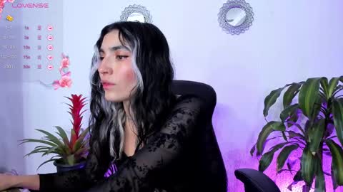 Snapshot of bella_thorne3 chatting on 03-07-25, 10:54 Bella online show from 03-07-25, 10:54