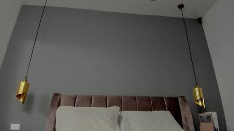  B E L L A   online show from 12-22-25, 06:38