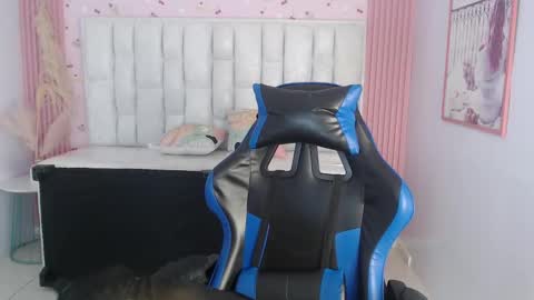 Snapshot of bella_vibes_s chatting on 09-26-25, 08:24 Bella online show from 09-26-25, 08:24