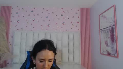 Snapshot of bella_vibes_s chatting on 11-12-25, 08:08 Bella online show from 11-12-25, 08:08